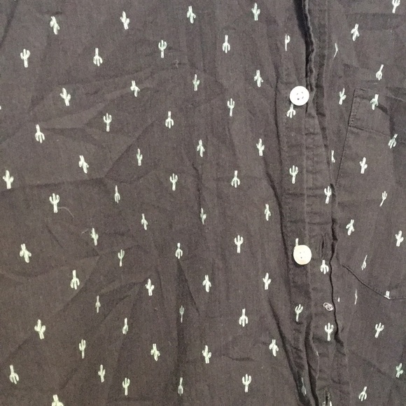 Men’s Button down shirt - Picture 2 of 3